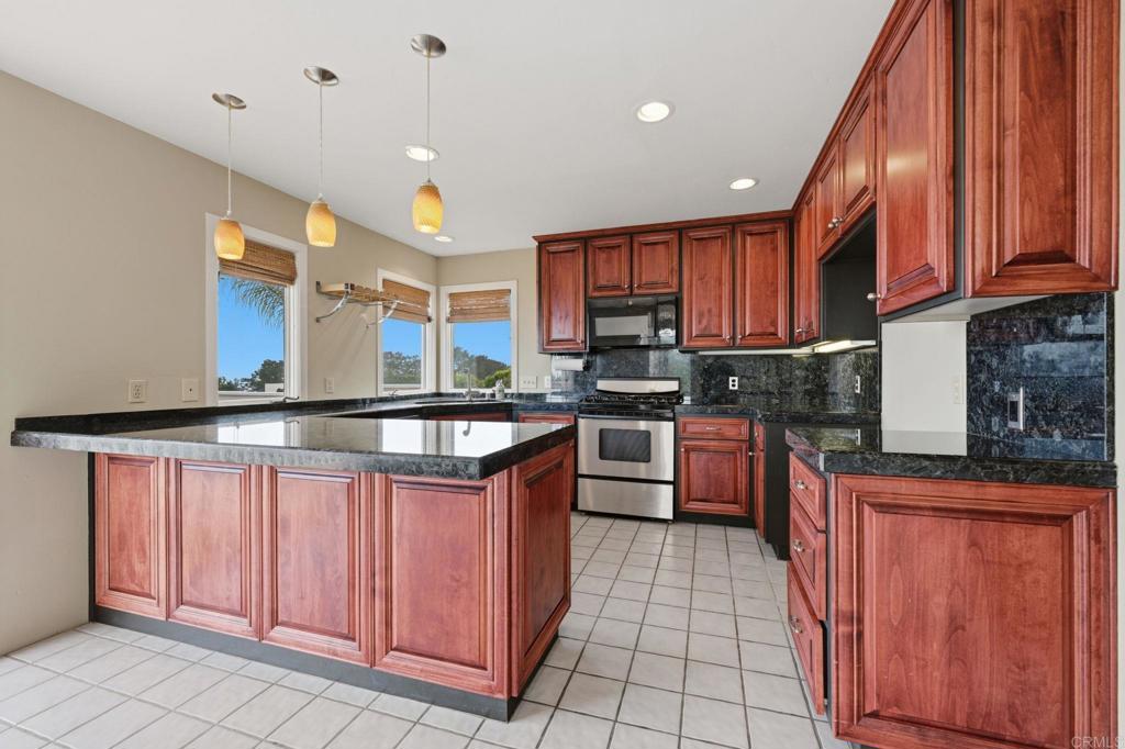 https://media.crmls.org/mediaz/36b10a02-4afe-4a0d-8405-fb68c2163ef0.jpg?preset=X-Large