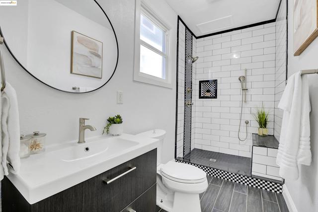 3034 Martin Luther King Jr Way, Oakland CA: https://media.crmls.org/mediaz/36b14850-392b-464d-bd99-d79d8c8298d7.jpg