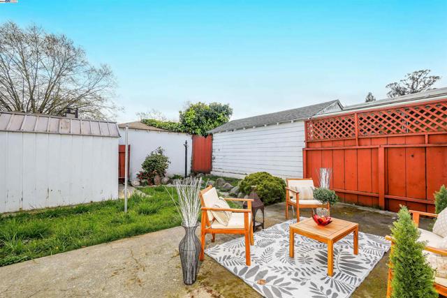 11132 Acalanes Dr, Oakland CA: https://media.crmls.org/mediaz/36b18867-880b-4d41-b53f-88808116a77b.jpg