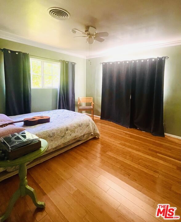 10704 Oro Vista Avenue, Sunland CA: https://media.crmls.org/mediaz/36b19481-d35c-47eb-99c6-65377baccfbb.jpg