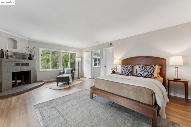 1057 Arlington Blvd, El Cerrito CA: https://media.crmls.org/mediaz/36b1ae89-2c03-450f-bc8b-128a600e4d39.jpg