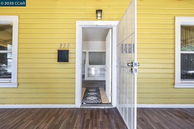 935 E Yosemite Ave, Madera CA: https://media.crmls.org/mediaz/36b1f030-c47d-4514-b69e-4becee5e5c86.jpg
