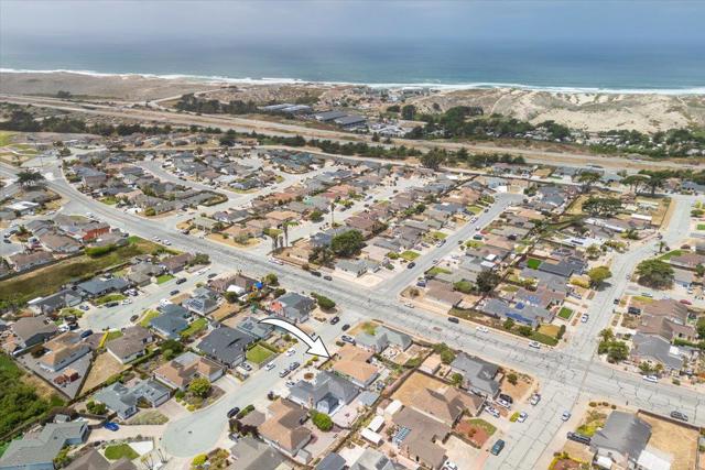 137 Silverwood Place, Marina CA: https://media.crmls.org/mediaz/36b2470a-0d49-40dd-8ea0-be55f89f2440.jpg