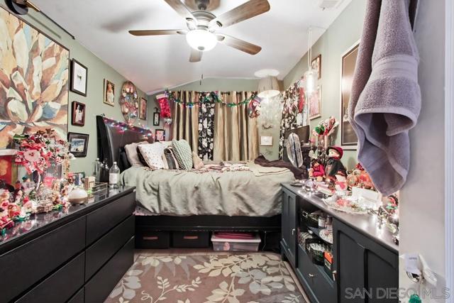 1654 LINWOOD, San Diego CA: https://media.crmls.org/mediaz/36b2598b-64f8-4dde-8f5a-4fee1e18459c.jpg