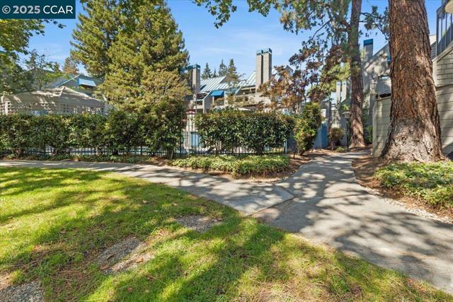 1063 Foxchase Dr, San Jose CA: https://media.crmls.org/mediaz/36b25c26-6d13-4747-91ad-30d721b33614.jpg
