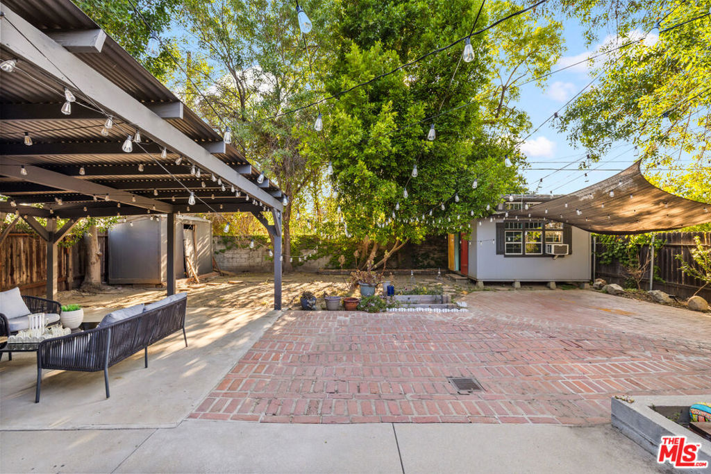 https://media.crmls.org/mediaz/36b338ed-3de0-4117-b903-60e9e26be910.jpg?preset=X-Large