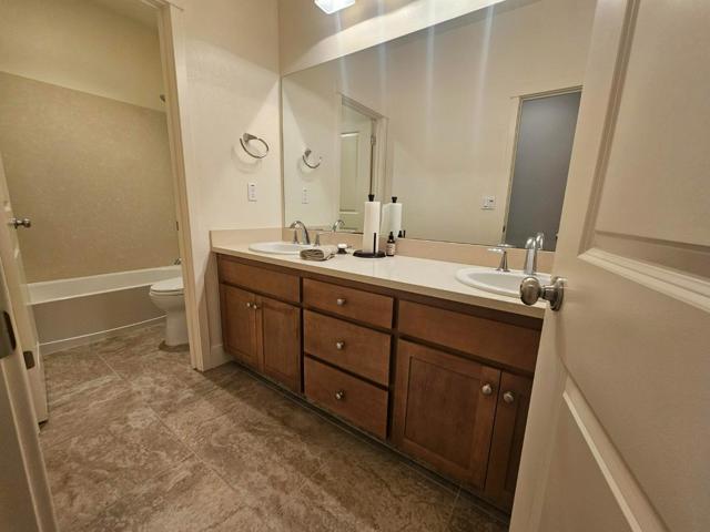 1703 Cobblefield Lane, Los Banos CA: https://media.crmls.org/mediaz/36b3473b-ce10-4056-a0c0-00e60122d1df.jpg