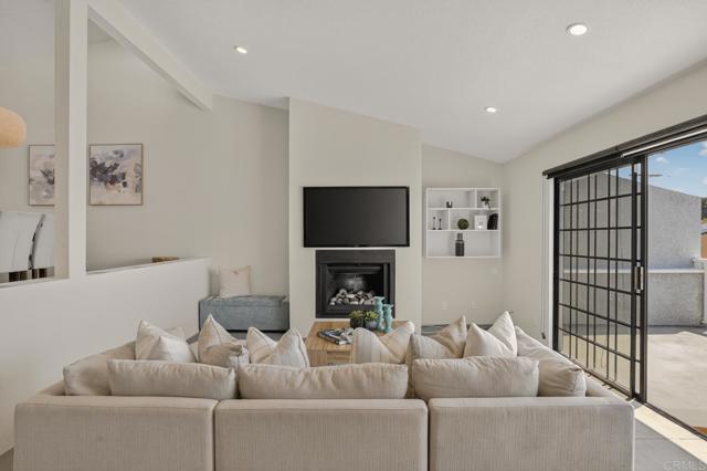 Detail Gallery Image 3 of 55 For 2021 Carnegie Ln #APT 7,  Redondo Beach,  CA 90278 - 3 Beds | 2/1 Baths