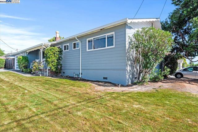 4105 Heyer Ave, Castro Valley CA: https://media.crmls.org/mediaz/36b390c0-8435-4a58-87d8-a70ea7044708.jpg
