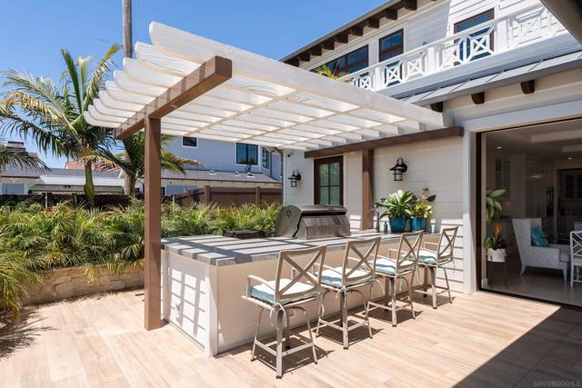 1040 Pine St, Coronado CA: https://media.crmls.org/mediaz/36b39a9d-f40e-4151-adcd-934ea3dc6d4a.jpg