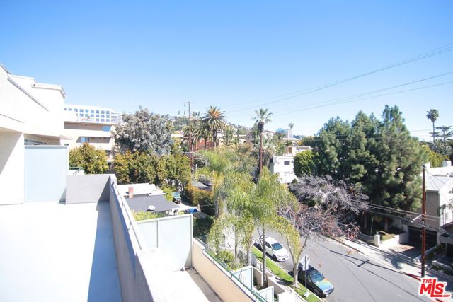 939 Palm Avenue, West Hollywood CA: https://media.crmls.org/mediaz/36b3d3c1-d740-4911-a122-58fa88f8c171.jpg