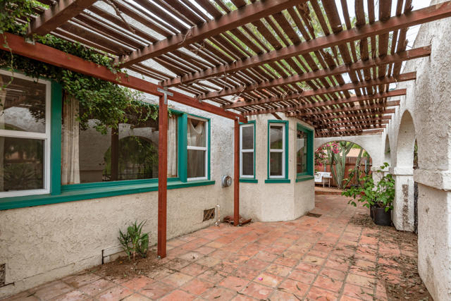 8530 N Ventura Avenue, Ventura CA: https://media.crmls.org/mediaz/36b42b98-5e8c-4099-b8ed-32997d5df9b6.jpg