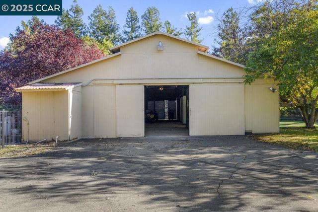 5655 Bruce Dr, San Ramon CA: https://media.crmls.org/mediaz/36b43c69-0881-4149-bd9c-115cc3475868.jpg