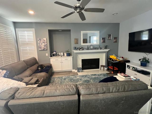 260 Sierra Madre Way, Corona CA: https://media.crmls.org/mediaz/36b451ad-8ea3-47d6-b8e6-218afdbbdf29.jpg