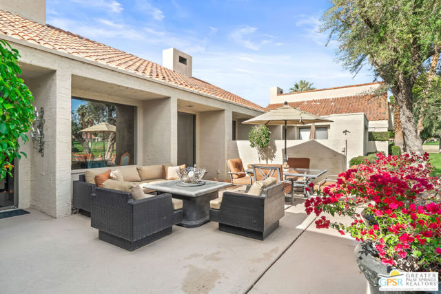 138 Desert West, Rancho Mirage CA: https://media.crmls.org/mediaz/36b4b373-40b2-4b41-a0ac-ce6d80e67958.jpg