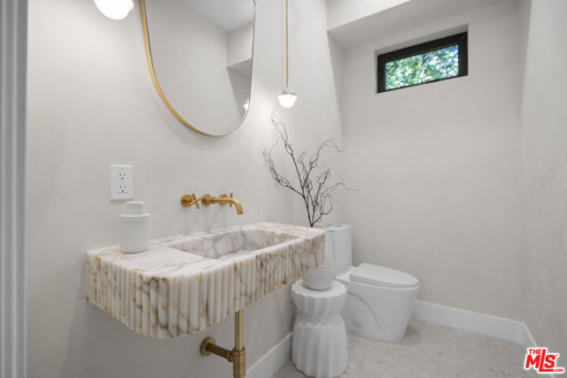 812 W Avenue 37, Los Angeles CA: https://media.crmls.org/mediaz/36b554c2-04e4-4f7a-a3dc-feefd6c527c5.jpg