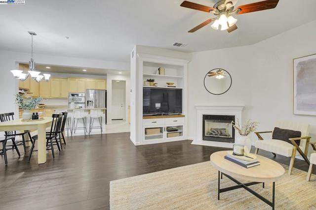 5092 Fioli Loop, San Ramon CA: https://media.crmls.org/mediaz/36b5b629-7c05-4862-b8ce-7ba7886e87da.jpg