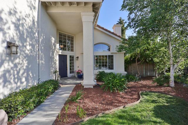 3239 Pinot Blanc Way, San Jose CA: https://media.crmls.org/mediaz/36b5bf3b-c783-4cdc-b643-36373d704d91.jpg
