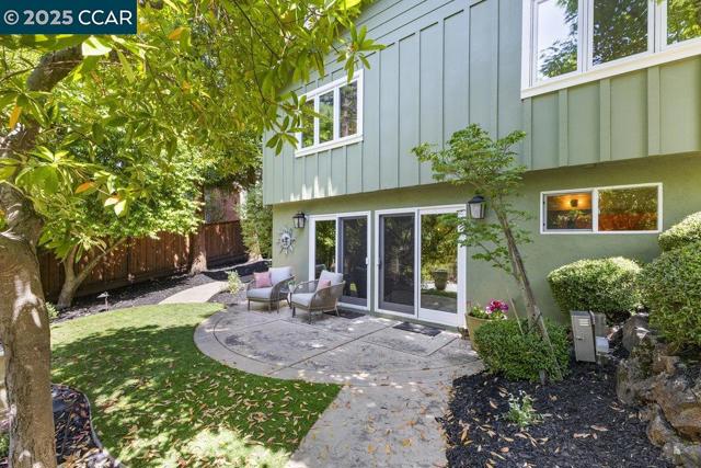 5 Kayser Ct, Walnut Creek CA: https://media.crmls.org/mediaz/36b64f66-7f41-4678-8689-182acd00808c.jpg
