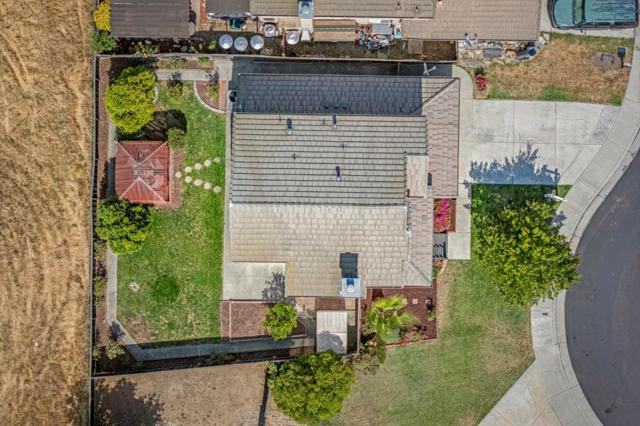 9082 Spencer Court, Gilroy CA: https://media.crmls.org/mediaz/36b6a753-a638-4910-b40d-791c0257e39a.jpg