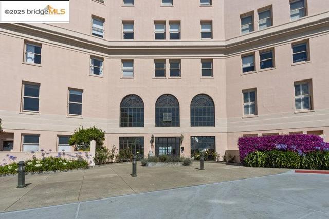 351 Buena Vista Ave E, San Francisco CA: https://media.crmls.org/mediaz/36b6d614-655a-4311-8f8e-88ba68a7a91a.jpg