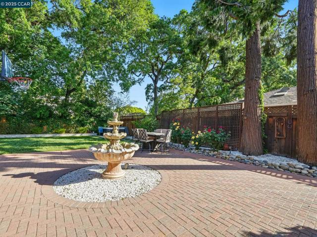 1836 Newell Ave, Walnut Creek CA: https://media.crmls.org/mediaz/36b6d633-1b62-49f7-bfa1-21dd16223636.jpg