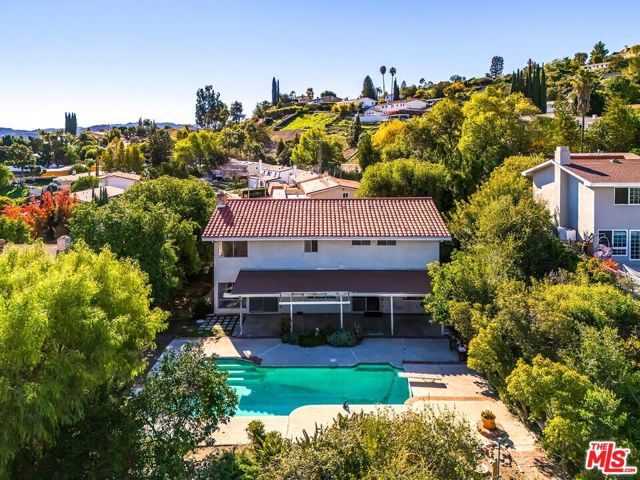 24561 Calvert Street, Woodland Hills CA: https://media.crmls.org/mediaz/36b6d647-7d37-4c78-bac6-697f50ec62ea.jpg