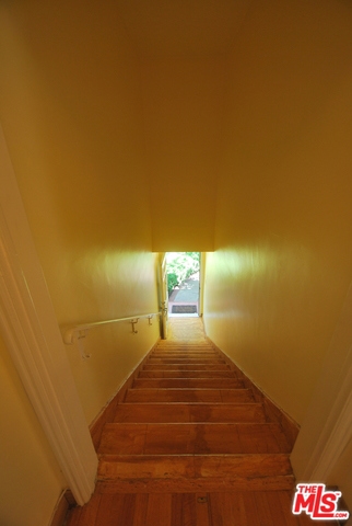 325 PALM Drive, Beverly Hills CA: https://media.crmls.org/mediaz/36b72011-27fa-4faf-a80c-75dfda1810f8.jpg