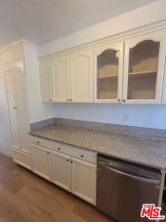 5306 Vantage Avenue, Valley Village CA: https://media.crmls.org/mediaz/36b76bcf-d1bb-475e-97ec-bfdc6bebea46.jpg