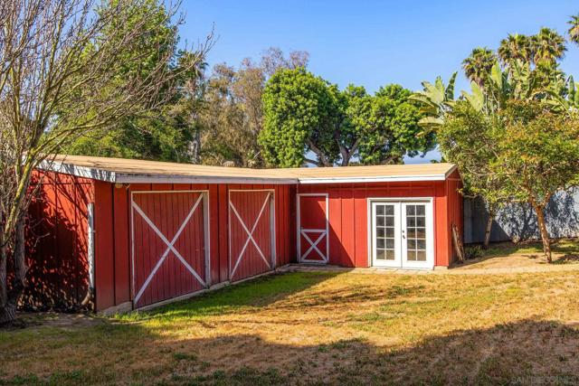 661 Union, Encinitas CA: https://media.crmls.org/mediaz/36b7b20f-47e7-41fb-911c-f05a53950aa5.jpg