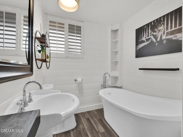 2026 Bridgegate Court, Westlake Village CA: https://media.crmls.org/mediaz/36b8265a-79e7-45d7-986d-a149bfa4a3cc.jpg