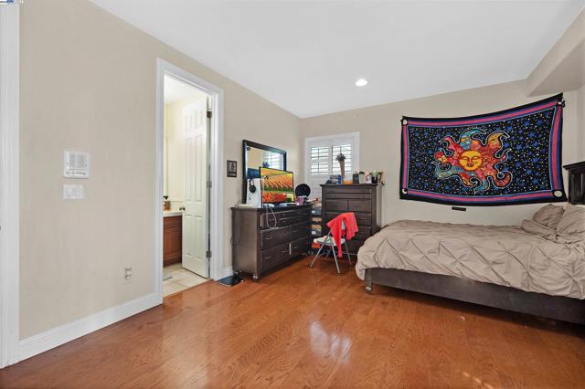 6013 Kingsmill Ter, Dublin CA: https://media.crmls.org/mediaz/36b82f26-584e-41a8-b99d-57fb514e90ae.jpg