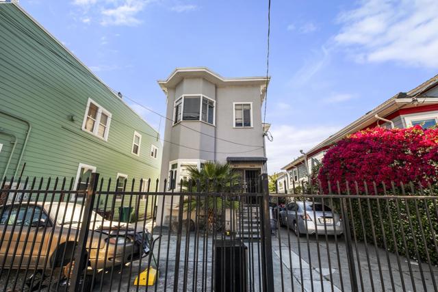 3411 Adeline St, Oakland CA: https://media.crmls.org/mediaz/36b8301f-4011-42b6-902e-172390e8419b.jpg
