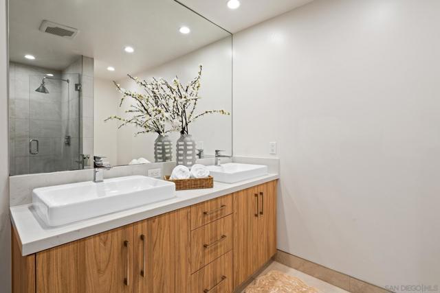 Image 33 of 75 For 135 Sierra Ave  23