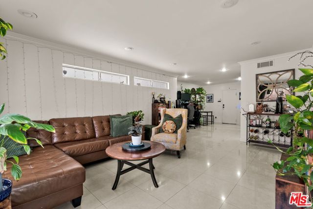 10249 Tujunga Canyon Boulevard, Tujunga CA: https://media.crmls.org/mediaz/36b8ed2c-5fd4-42e9-9327-003e8e7fde4e.jpg