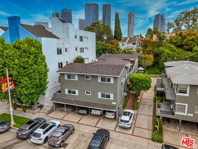 1940 S Beverly Glen Boulevard, Los Angeles CA: https://media.crmls.org/mediaz/36b9b049-6c5c-48db-9fe9-d0f324527b59.jpg