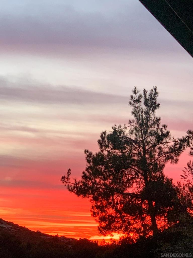 https://media.crmls.org/mediaz/36b9e473-d8f9-4850-a275-0ba472b5586e.jpg?preset=X-Large