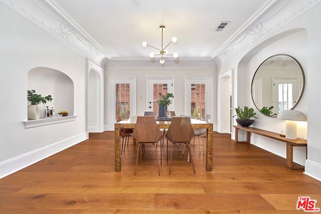 322 S Kingsley Drive, Los Angeles CA: https://media.crmls.org/mediaz/36ba54cf-9b33-4c78-8510-f194c203b729.jpg