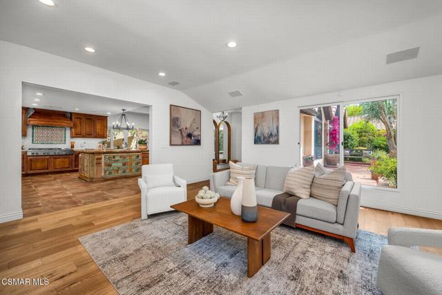4456 Hayvenhurst Avenue, Encino CA: https://media.crmls.org/mediaz/36baba1f-5c7e-462f-bb8e-5e7194381df3.jpg