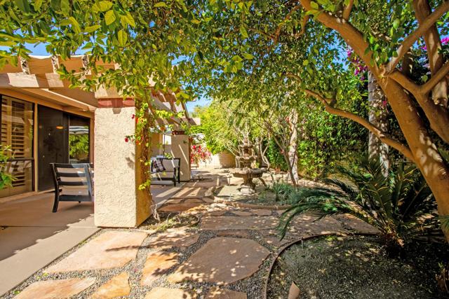 44020 Superior Court, Indian Wells CA: https://media.crmls.org/mediaz/36bad829-377c-48c6-aaaa-2bec2c35bf9b.jpg