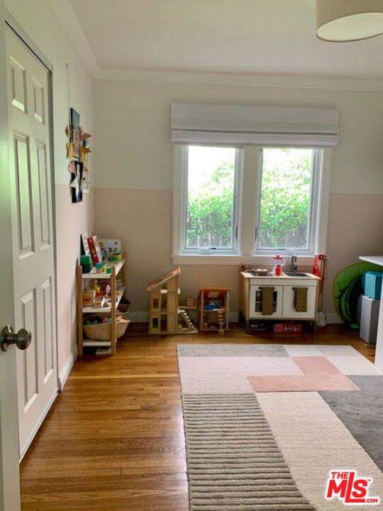 2905 Somerset Drive, Los Angeles CA: https://media.crmls.org/mediaz/36bb475c-fd9f-4e6f-95f8-be00c413742e.jpg
