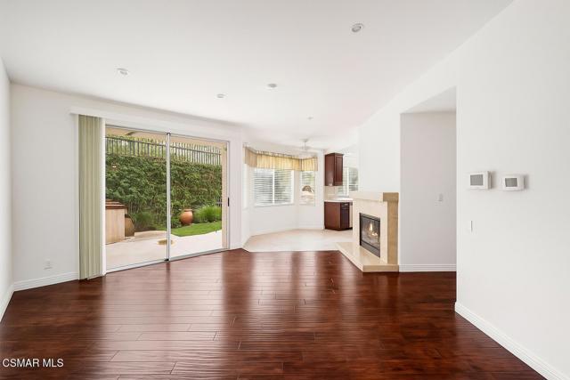 751 Trousdale Street, Oak Park CA: https://media.crmls.org/mediaz/36bb7c33-850b-4500-b49e-6ca4330153a1.jpg