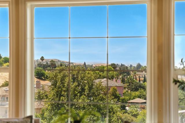 44989 Vista Del Sol, Fremont CA: https://media.crmls.org/mediaz/36bb88ad-81e7-4fac-8cf4-59c1325cd67b.jpg