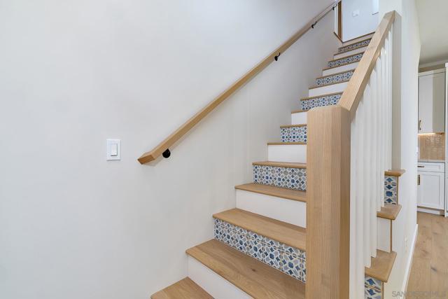 563 N Vulcan Ave, Encinitas CA: https://media.crmls.org/mediaz/36bba605-baa7-4007-8502-5ded759d9698.jpg