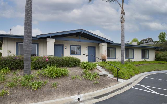 4402 Shearwater Way, Oceanside CA: https://media.crmls.org/mediaz/36bbff8d-26ed-4a61-bd07-a44c1cfc0849.jpg