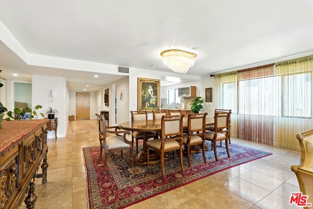 1310 Roxbury Drive, Los Angeles CA: https://media.crmls.org/mediaz/36bc0a9c-9615-4550-a39a-9832ddd13343.jpg