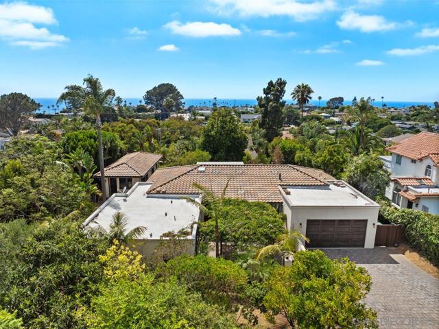 1180 Devonshire Dr, Encinitas CA: https://media.crmls.org/mediaz/36bcb095-ea7d-4f5d-a682-74c46bd04c8a.jpg