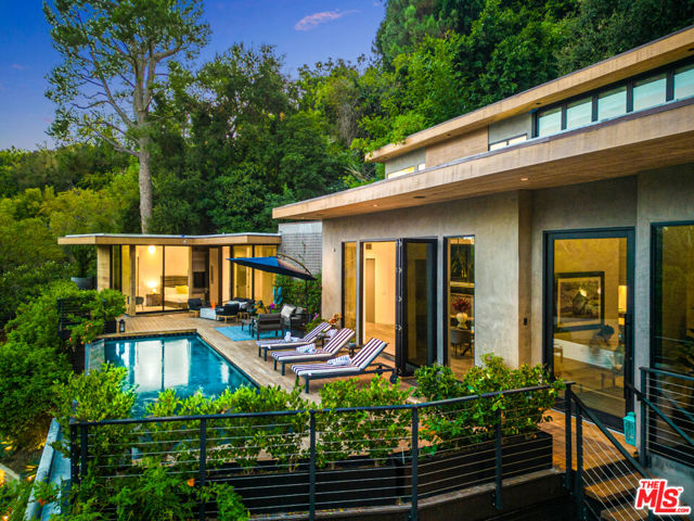 727 N Beverly Glen Boulevard, Los Angeles CA: https://media.crmls.org/mediaz/36bdba98-ae6e-4c48-bf10-3fd0b95ff594.jpg