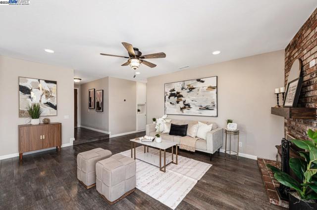 648 Buckeye Dr, Livermore CA: https://media.crmls.org/mediaz/36be0762-5165-4cf6-a41a-2cb41a7cf149.jpg
