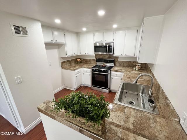 540 Spring Road, Moorpark CA: https://media.crmls.org/mediaz/36be0983-3f3f-4f81-8e77-ea6365bb57d9.jpg
